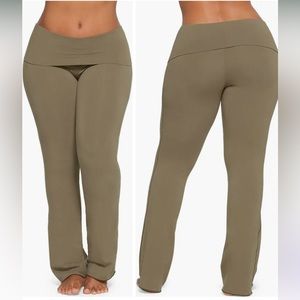 Skims foldover pants army